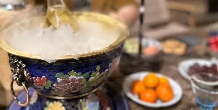 冰炉中需要先铺上冰块再放干冰