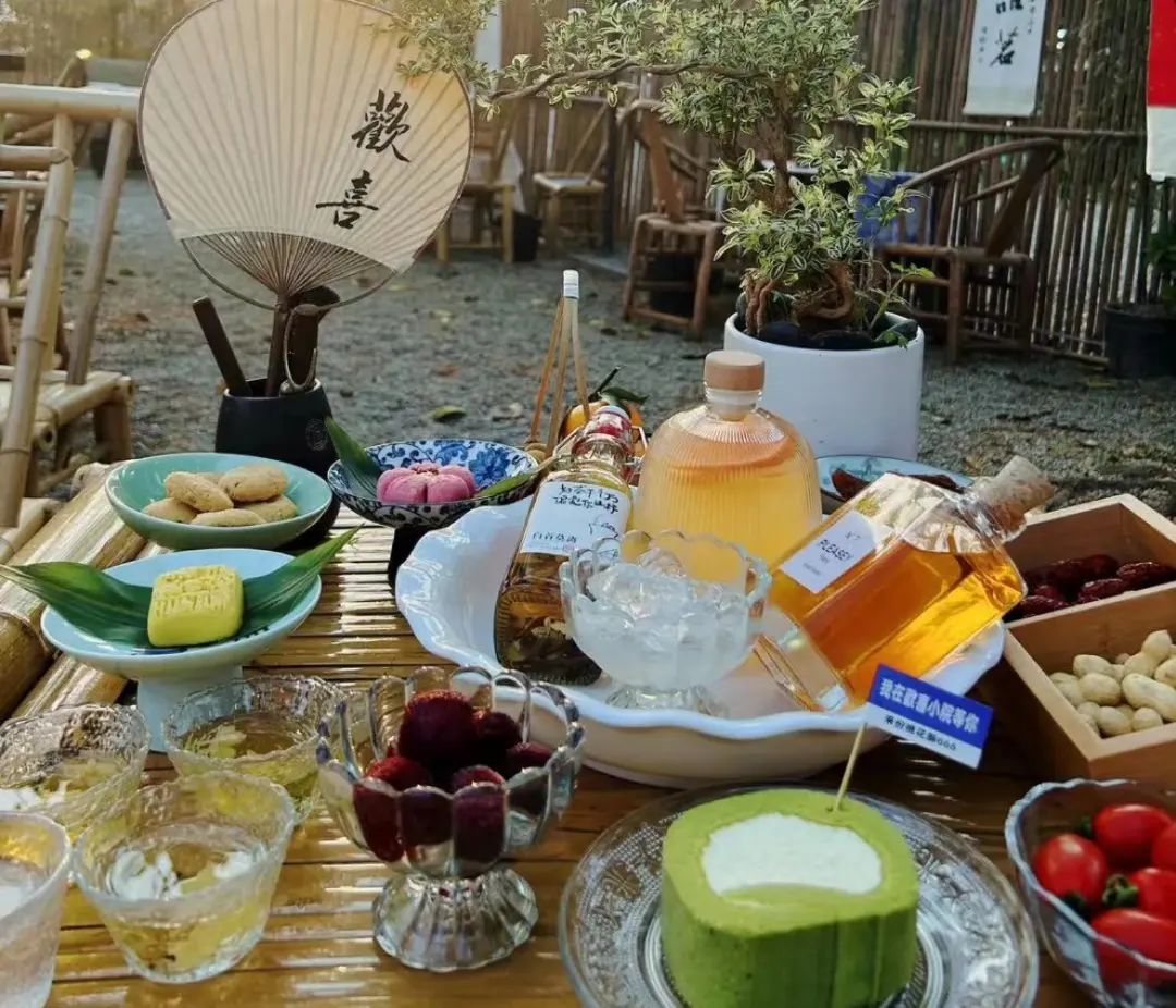 搭配多样的小食更加出圈
